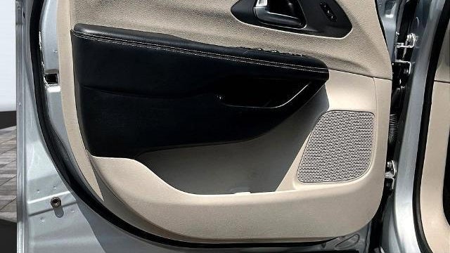 2023 Chrysler Pacifica Plug-In Hybrid Touring L