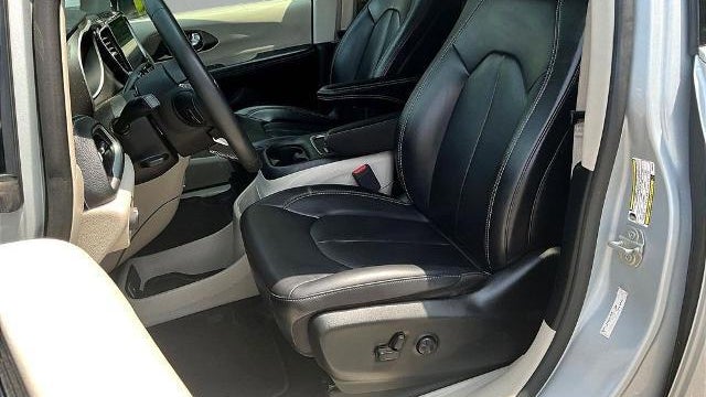 2023 Chrysler Pacifica Plug-In Hybrid Touring L