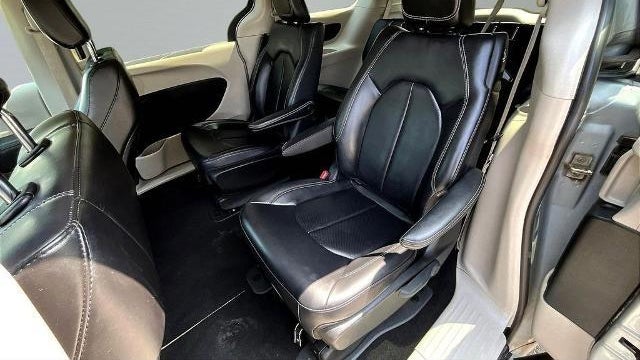2023 Chrysler Pacifica Plug-In Hybrid Touring L