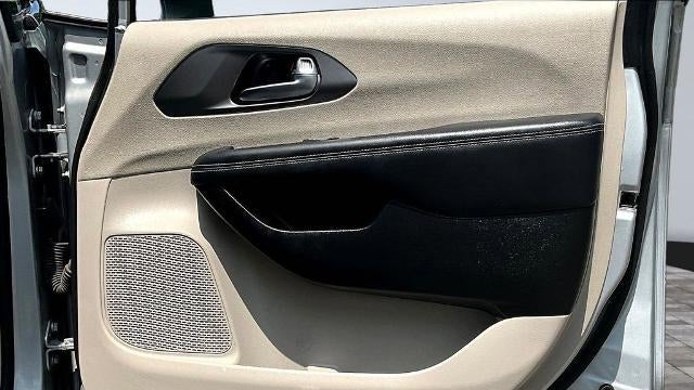 2023 Chrysler Pacifica Plug-In Hybrid Touring L