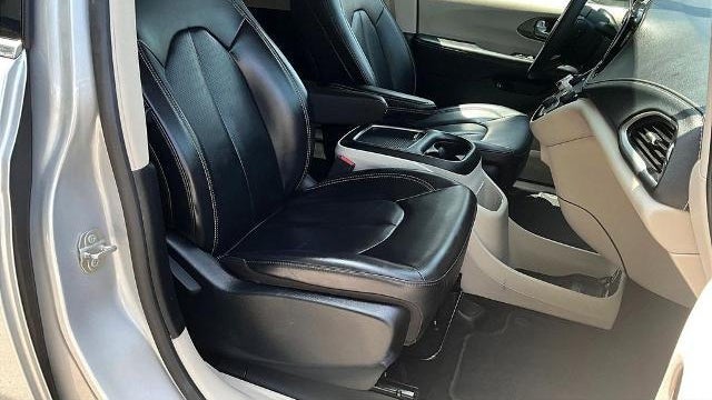 2023 Chrysler Pacifica Plug-In Hybrid Touring L