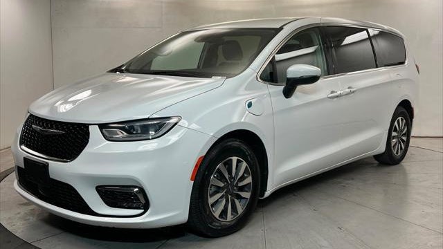 Preowned 2023 Chrysler Pacifica Plug-In Hybrid Touring L for Sale
