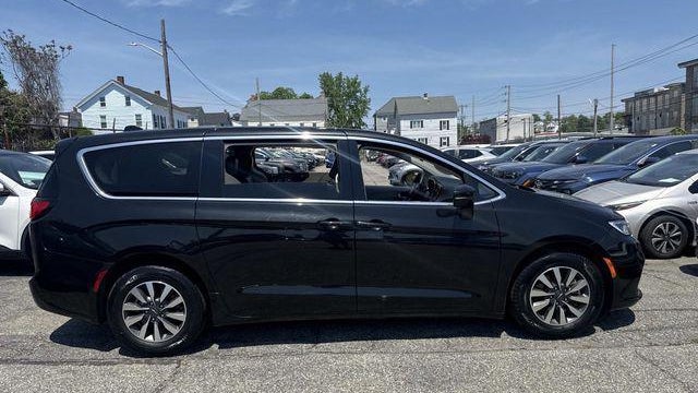 2023 Chrysler Pacifica Plug-In Hybrid Touring L