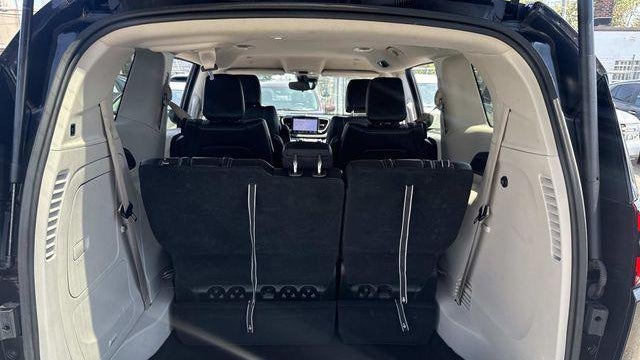 2023 Chrysler Pacifica Plug-In Hybrid Touring L