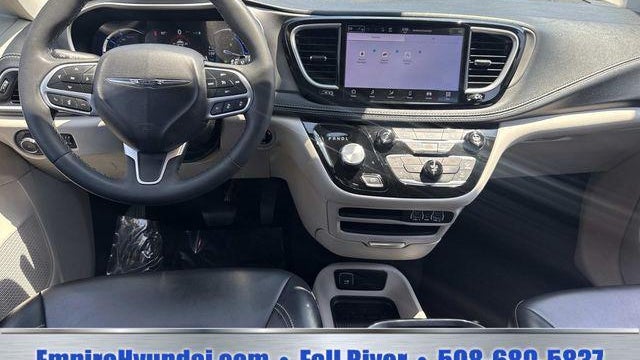 2023 Chrysler Pacifica Plug-In Hybrid Touring L