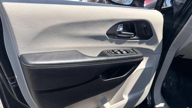 2023 Chrysler Pacifica Plug-In Hybrid Touring L