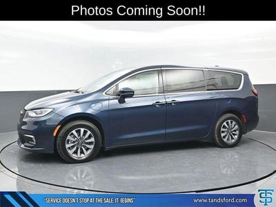 2022 Chrysler Pacifica Hybrid Touring L 4DR Mini-Van