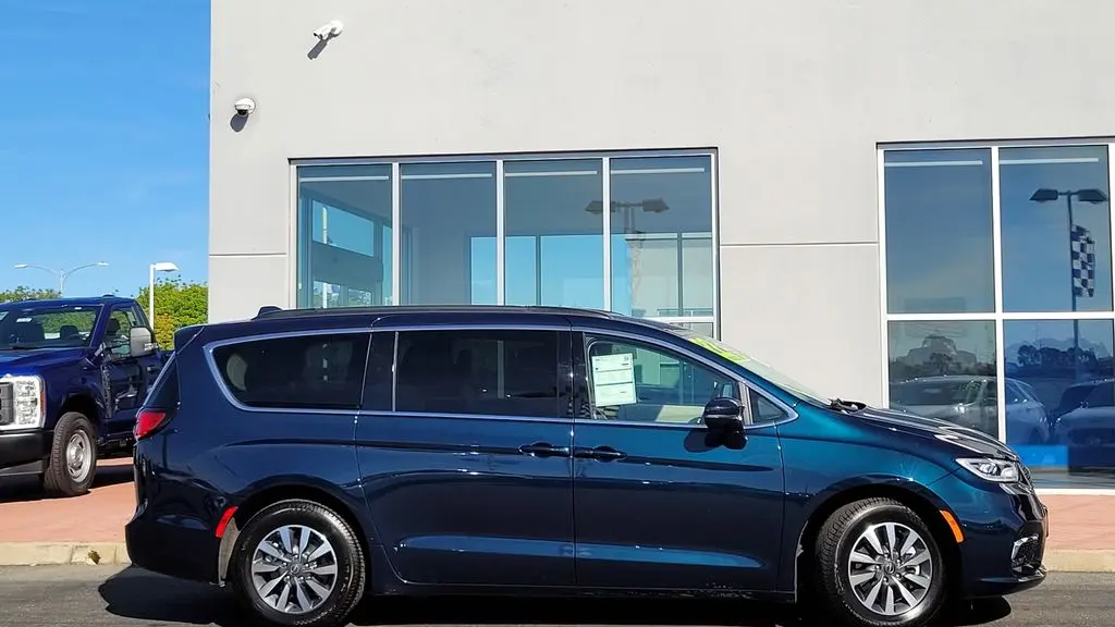 2022 Chrysler Pacifica Hybrid Touring L