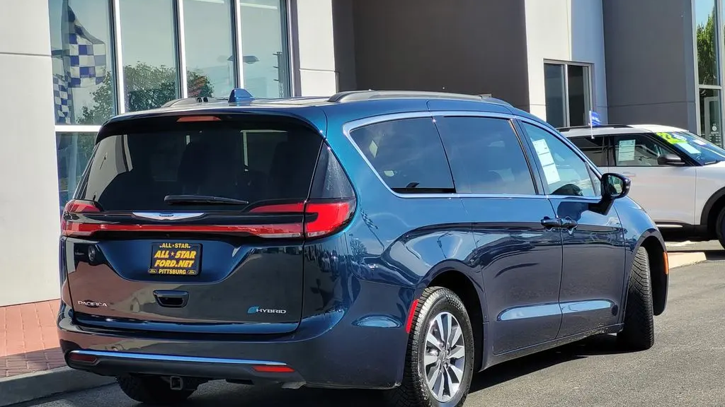 2022 Chrysler Pacifica Hybrid Touring L