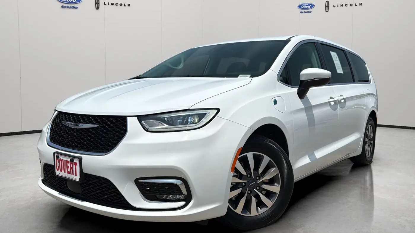 Preowned 2023 Chrysler Pacifica Plug-In Hybrid Touring L for Sale