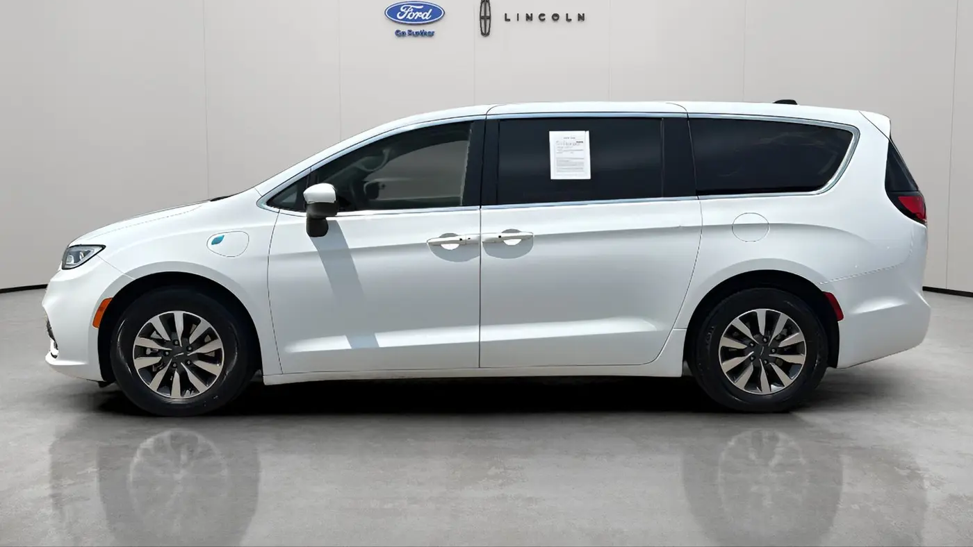 2023 Chrysler Pacifica Plug-In Hybrid Touring L