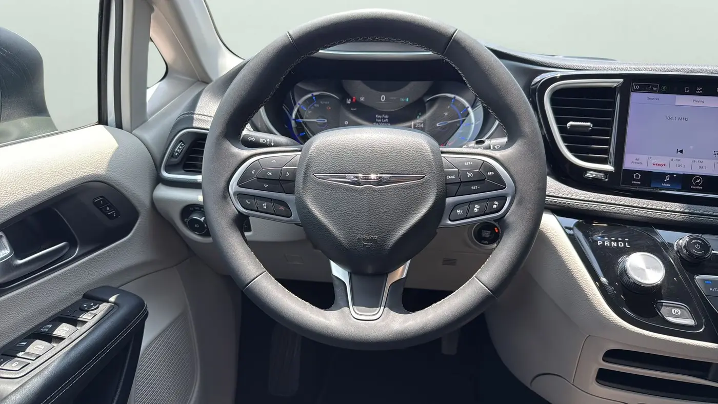 2023 Chrysler Pacifica Plug-In Hybrid Touring L