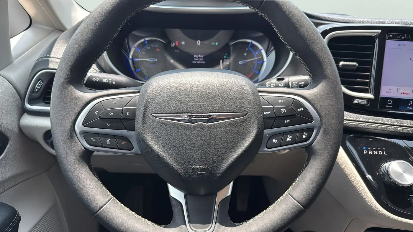 2023 Chrysler Pacifica Plug-In Hybrid Touring L