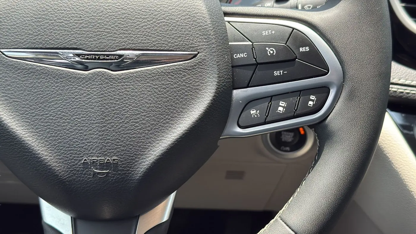 2023 Chrysler Pacifica Plug-In Hybrid Touring L