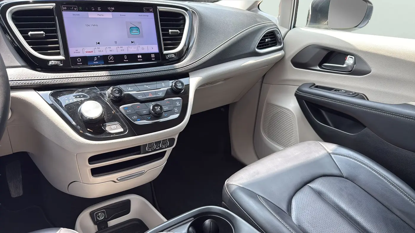 2023 Chrysler Pacifica Plug-In Hybrid Touring L
