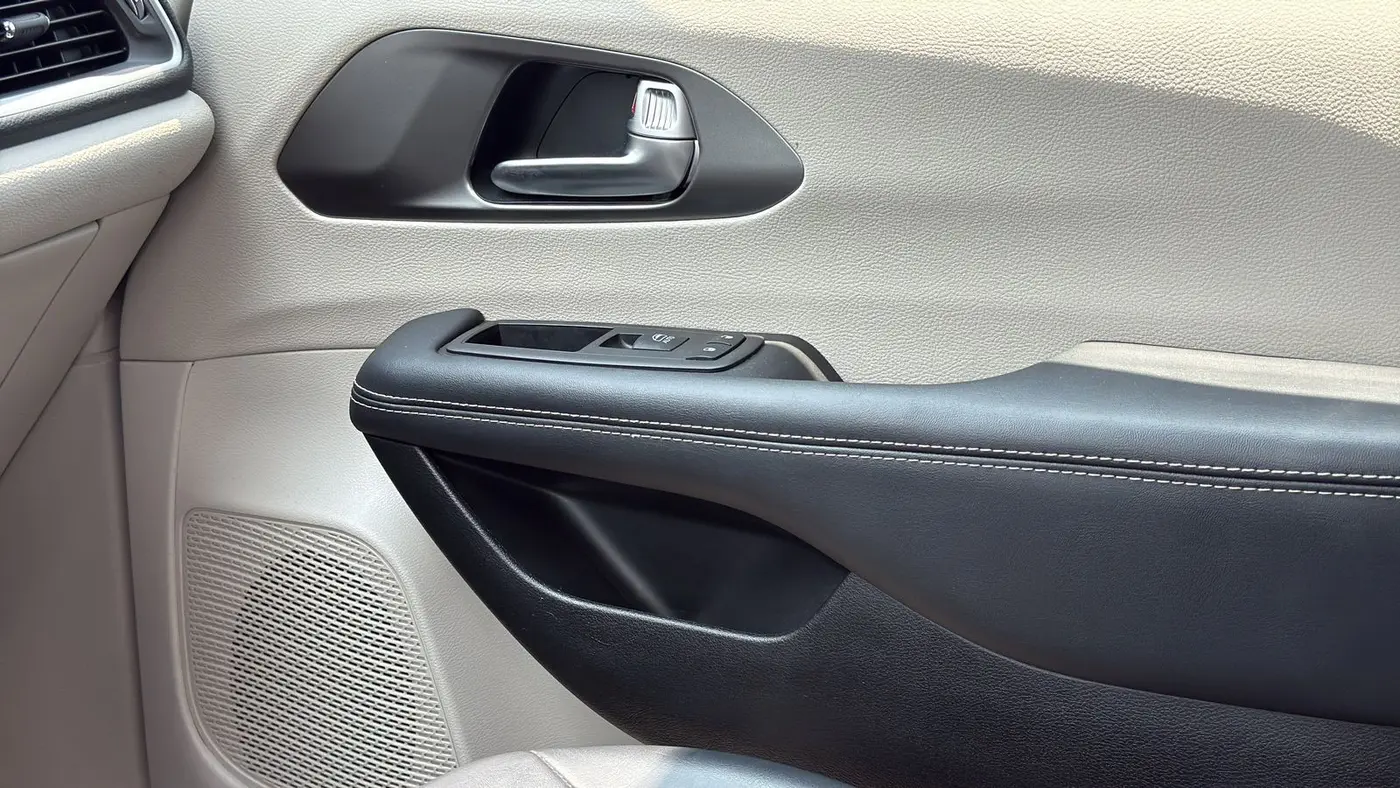 2023 Chrysler Pacifica Plug-In Hybrid Touring L