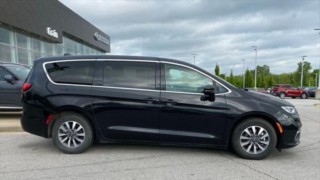2023 Chrysler Pacifica Plug-In Hybrid Touring L