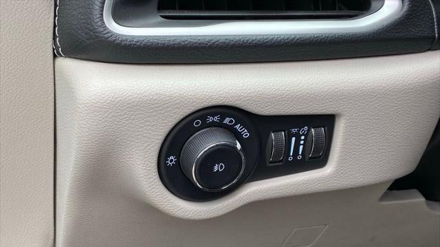2023 Chrysler Pacifica Plug-In Hybrid Touring L