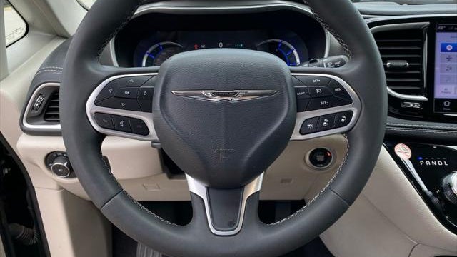 2023 Chrysler Pacifica Plug-In Hybrid Touring L