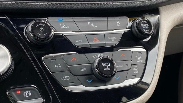2023 Chrysler Pacifica Plug-In Hybrid Touring L