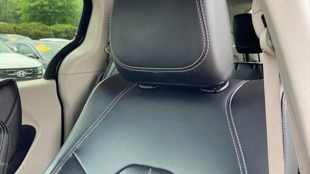 2023 Chrysler Pacifica Plug-In Hybrid Touring L