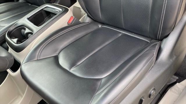 2023 Chrysler Pacifica Plug-In Hybrid Touring L