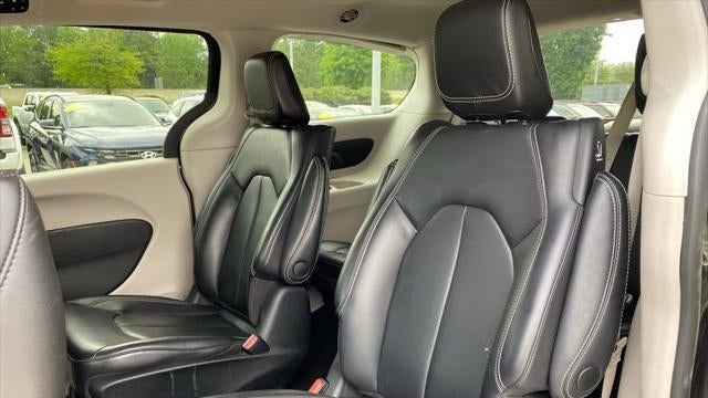 2023 Chrysler Pacifica Plug-In Hybrid Touring L