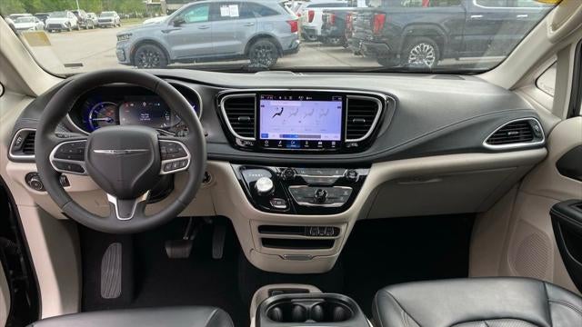 2023 Chrysler Pacifica Plug-In Hybrid Touring L