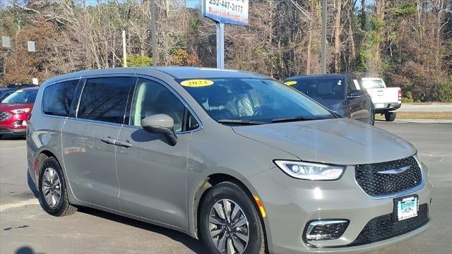 Preowned 2023 Chrysler Pacifica Plug-In Hybrid Touring L for Sale
