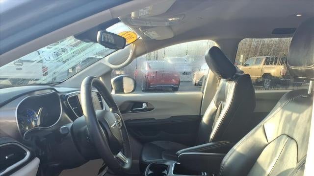 2023 Chrysler Pacifica Plug-In Hybrid Touring L