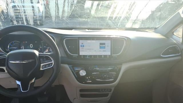 2023 Chrysler Pacifica Plug-In Hybrid Touring L