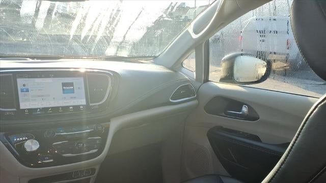 2023 Chrysler Pacifica Plug-In Hybrid Touring L