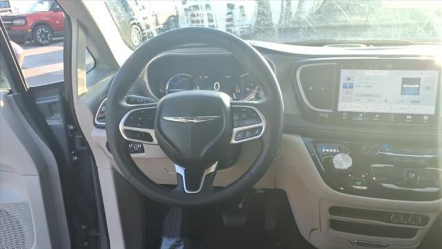 2023 Chrysler Pacifica Plug-In Hybrid Touring L