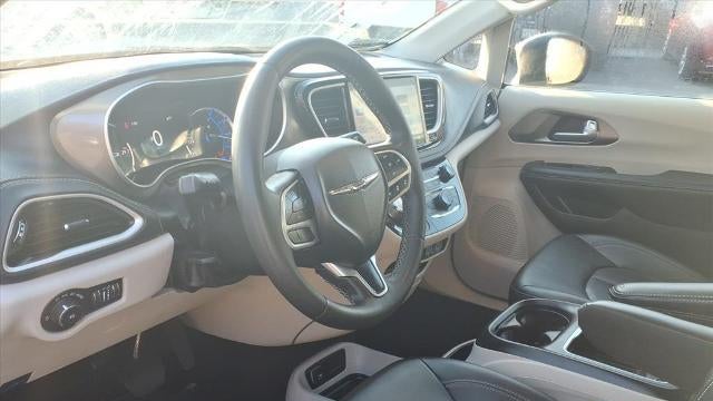 2023 Chrysler Pacifica Plug-In Hybrid Touring L