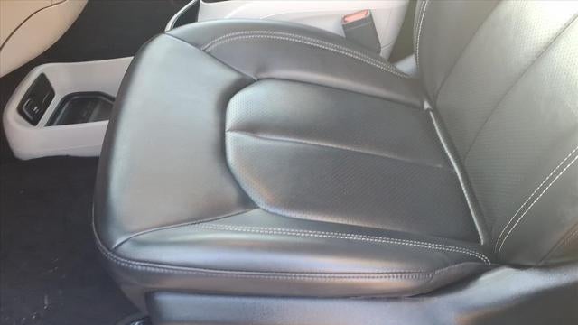 2023 Chrysler Pacifica Plug-In Hybrid Touring L
