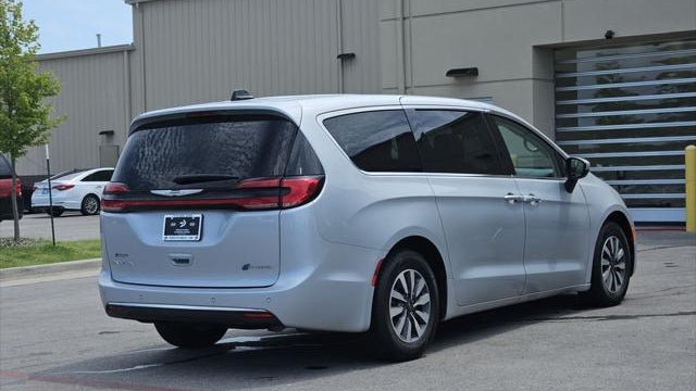 2023 Chrysler Pacifica Plug-In Hybrid Touring L