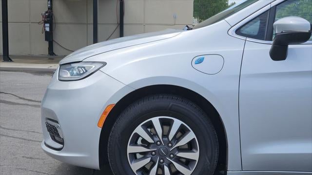 2023 Chrysler Pacifica Plug-In Hybrid Touring L
