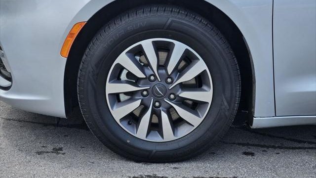 2023 Chrysler Pacifica Plug-In Hybrid Touring L
