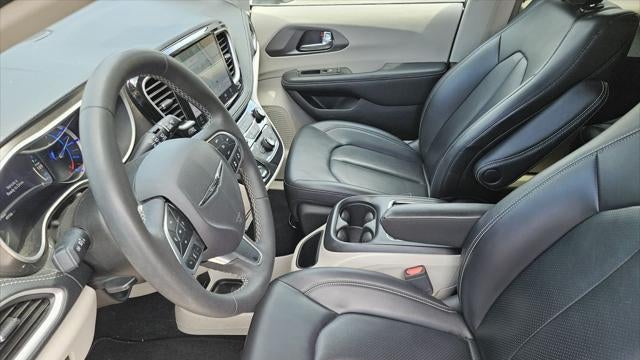 2023 Chrysler Pacifica Plug-In Hybrid Touring L