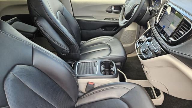 2023 Chrysler Pacifica Plug-In Hybrid Touring L
