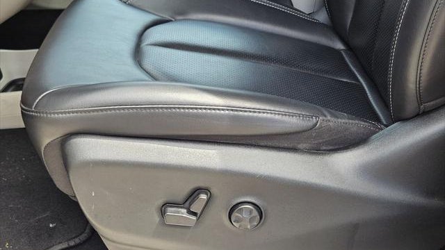 2023 Chrysler Pacifica Plug-In Hybrid Touring L