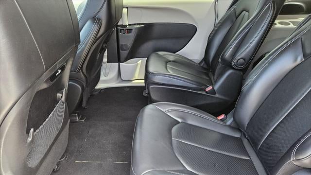 2023 Chrysler Pacifica Plug-In Hybrid Touring L