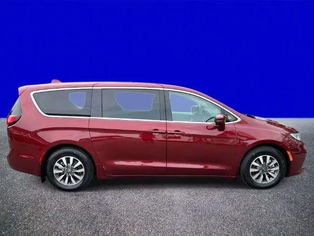 2022 Chrysler Pacifica - $15,657