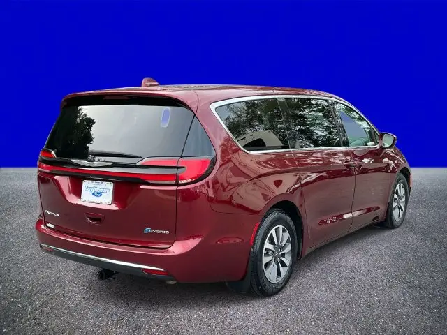2022 Chrysler Pacifica - $15,657