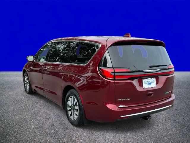 2022 Chrysler Pacifica - $15,657