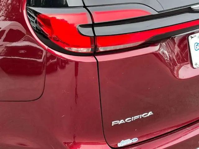 2022 Chrysler Pacifica - $15,657