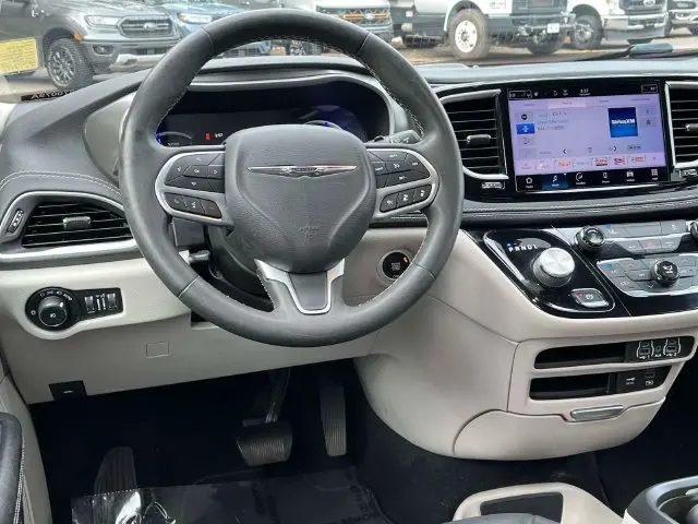 2022 Chrysler Pacifica - $15,657