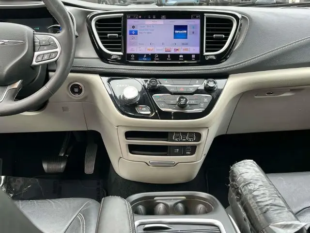 2022 Chrysler Pacifica - $15,657