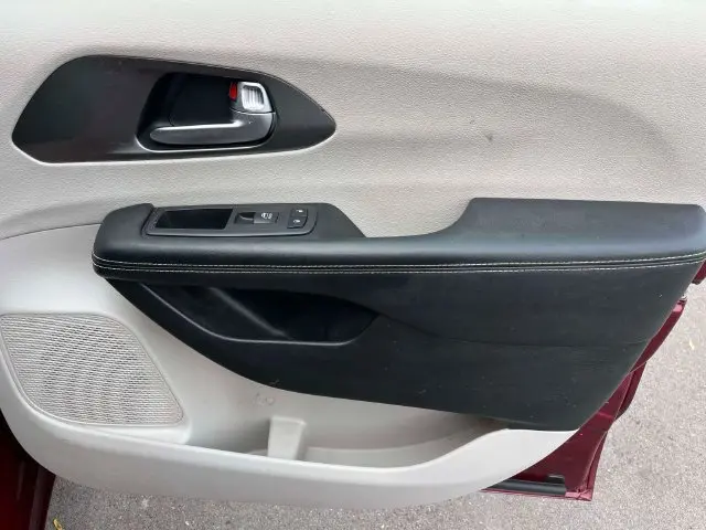 2022 Chrysler Pacifica - $15,657