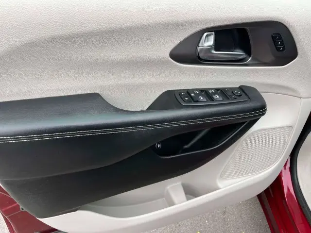 2022 Chrysler Pacifica - $15,657